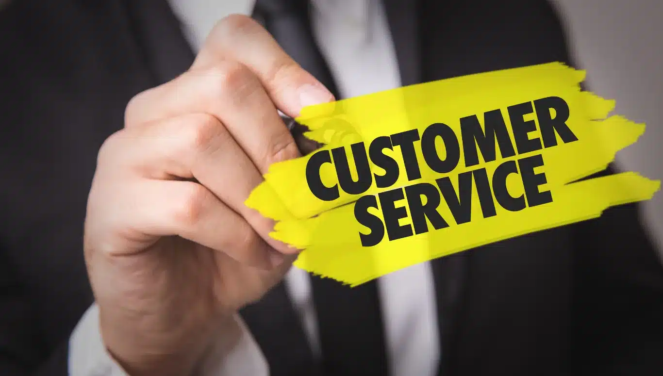 customer service by social media manager